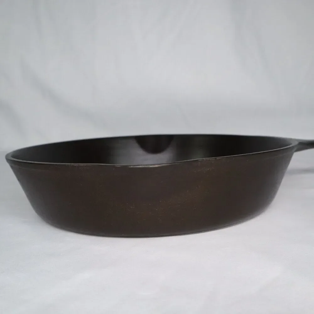 Cast Iron #7 Round Skillet Frying Pan 9 3/4